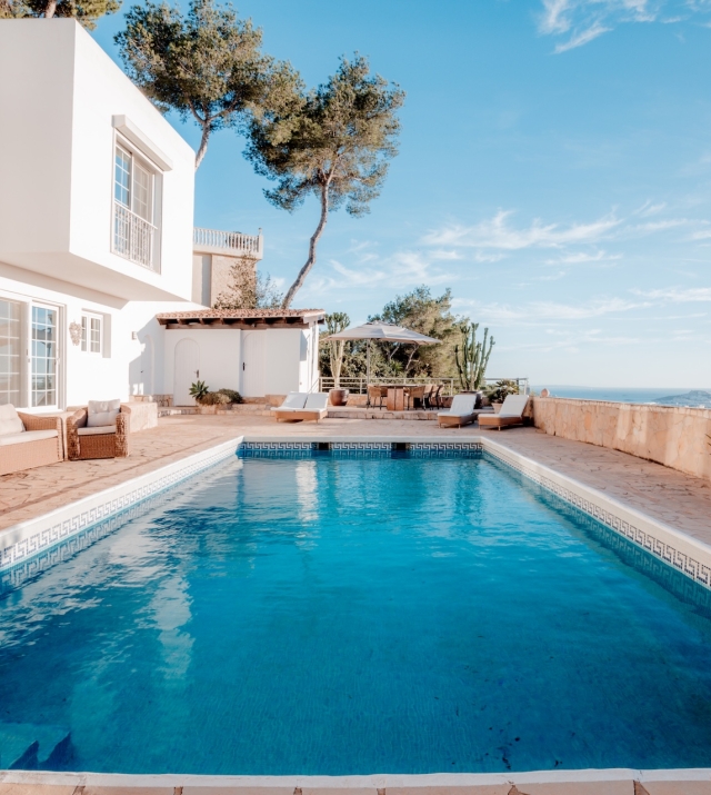 Resa Estates Ibiza sale te koop Villa hills Can Furnet pool side.jpg